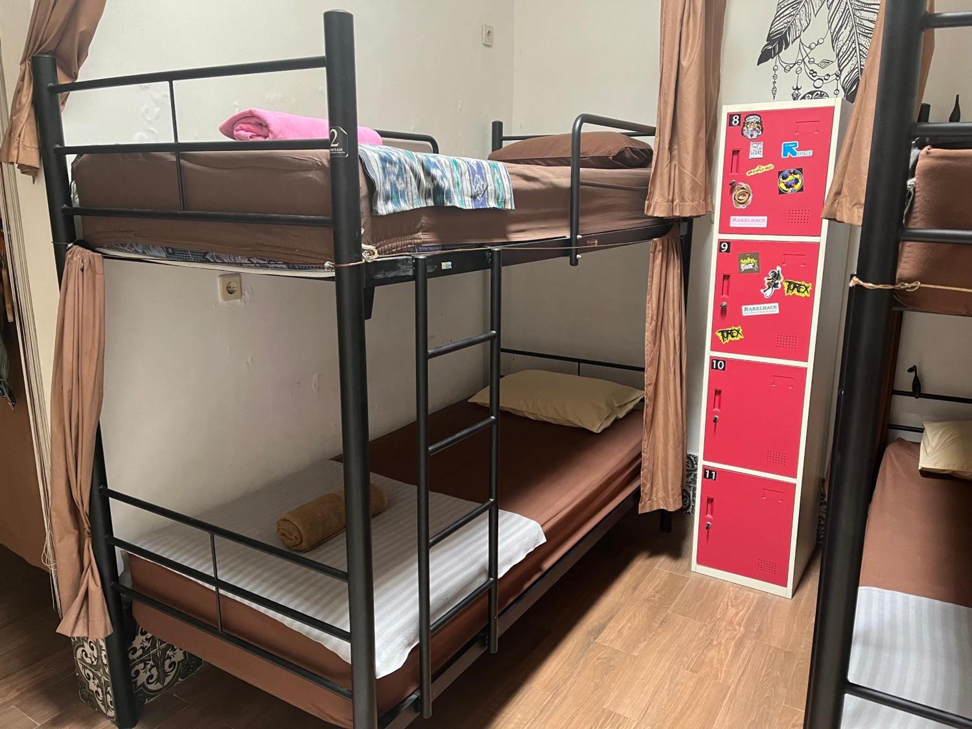 Wood Stone Hostel Yogyakarta Ngoại thất bức ảnh