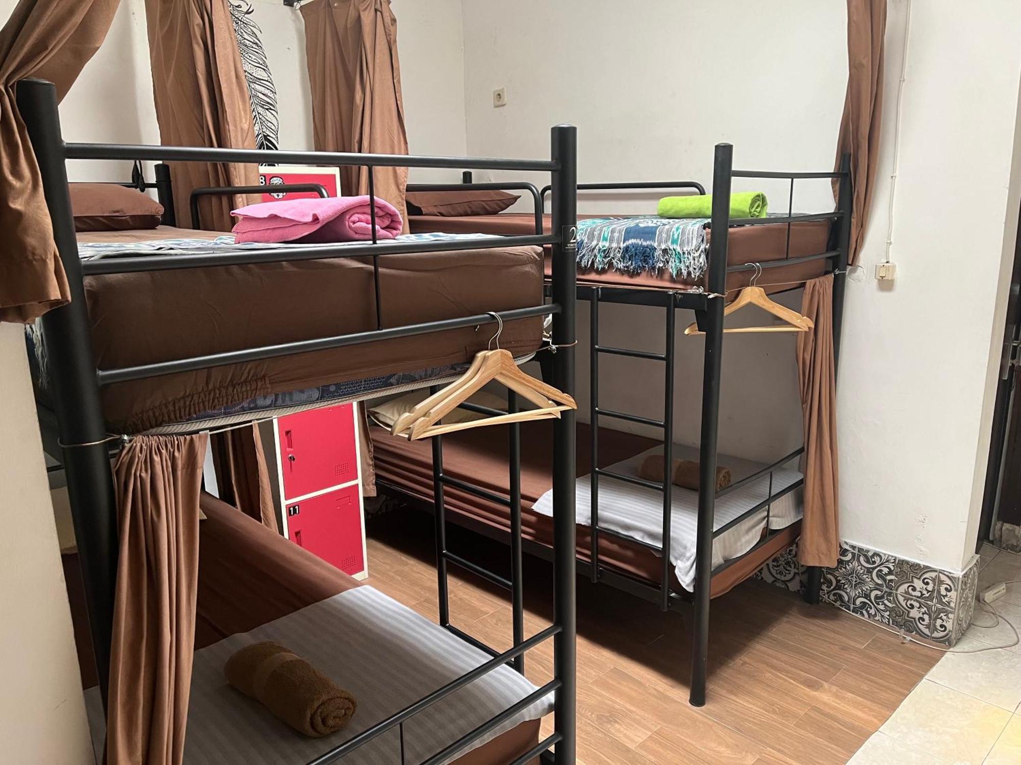 Wood Stone Hostel Yogyakarta Ngoại thất bức ảnh