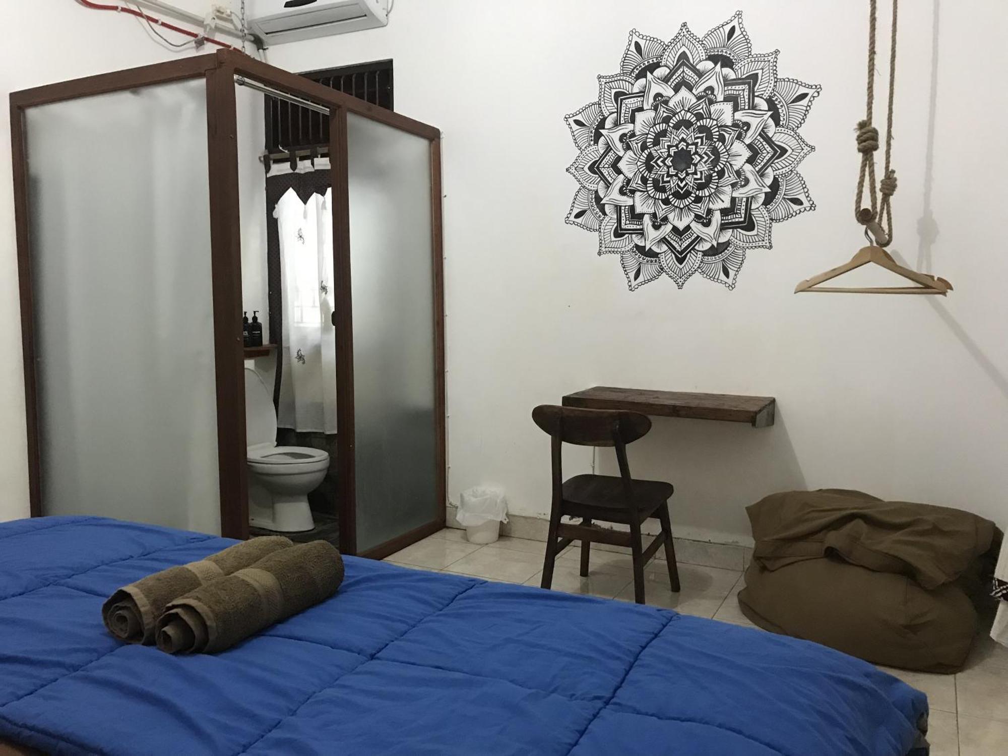 Wood Stone Hostel Yogyakarta Ngoại thất bức ảnh