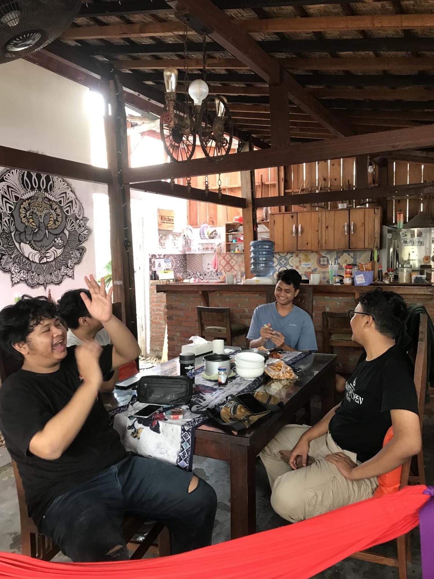 Wood Stone Hostel Yogyakarta Ngoại thất bức ảnh