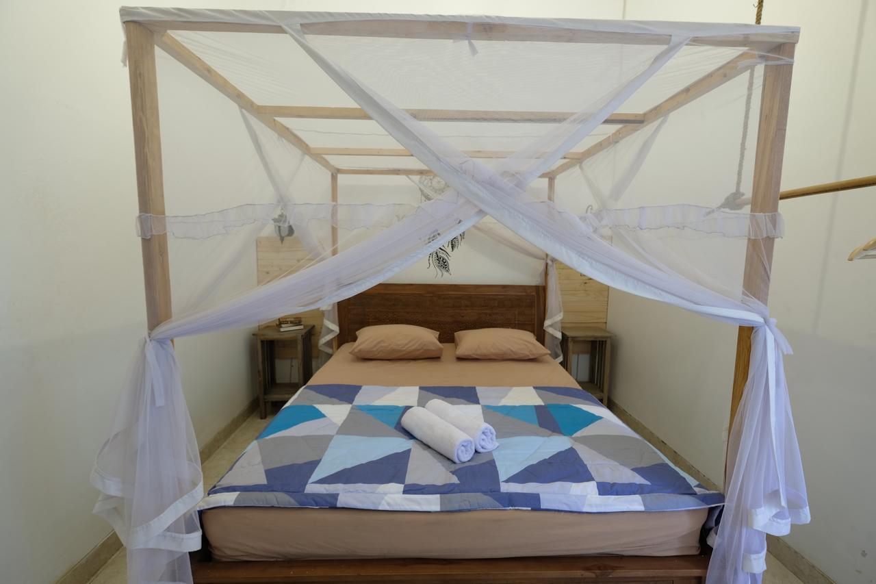 Wood Stone Hostel Yogyakarta Ngoại thất bức ảnh