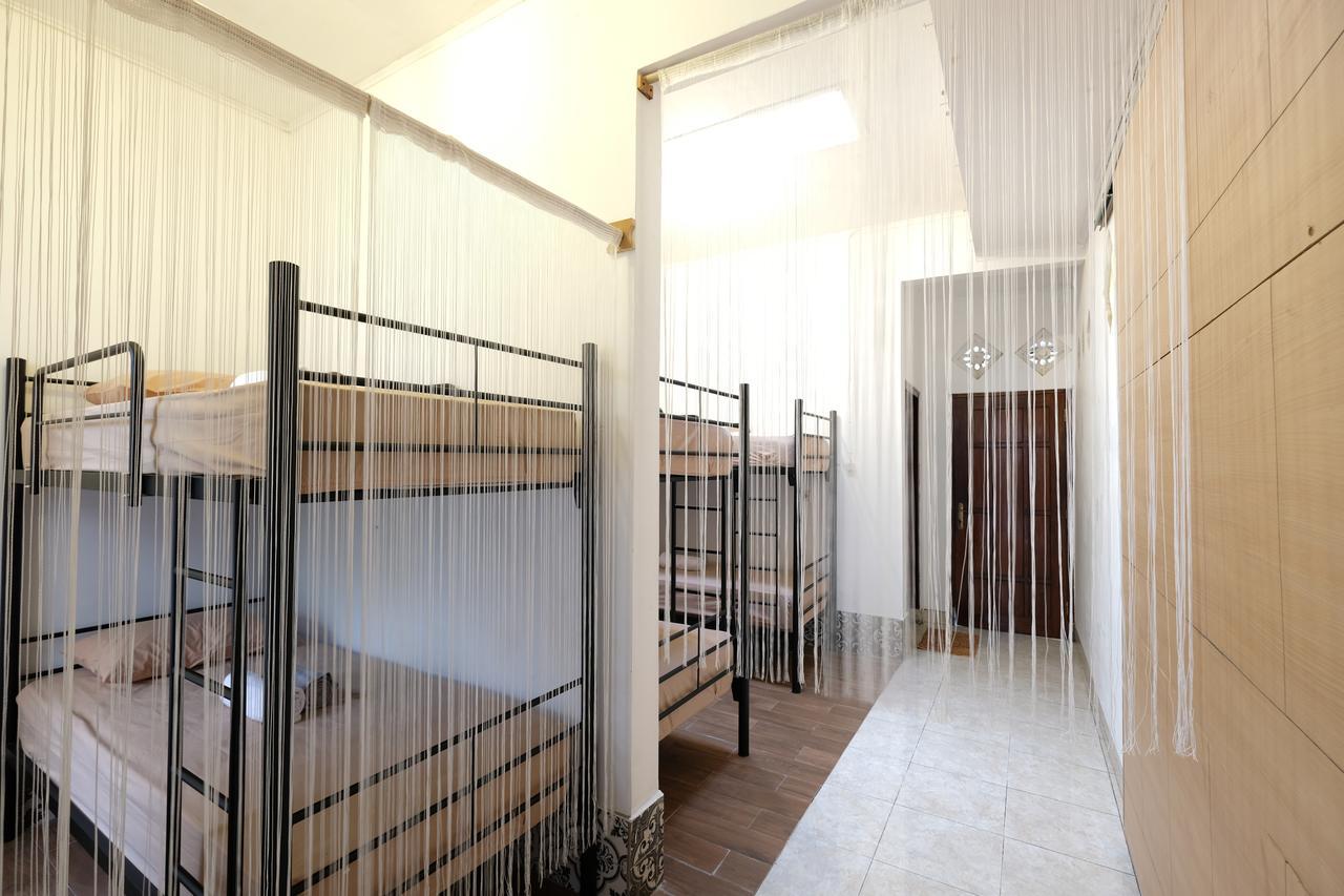 Wood Stone Hostel Yogyakarta Ngoại thất bức ảnh