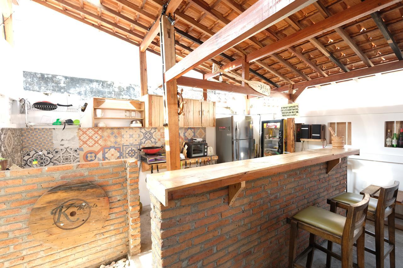 Wood Stone Hostel Yogyakarta Ngoại thất bức ảnh