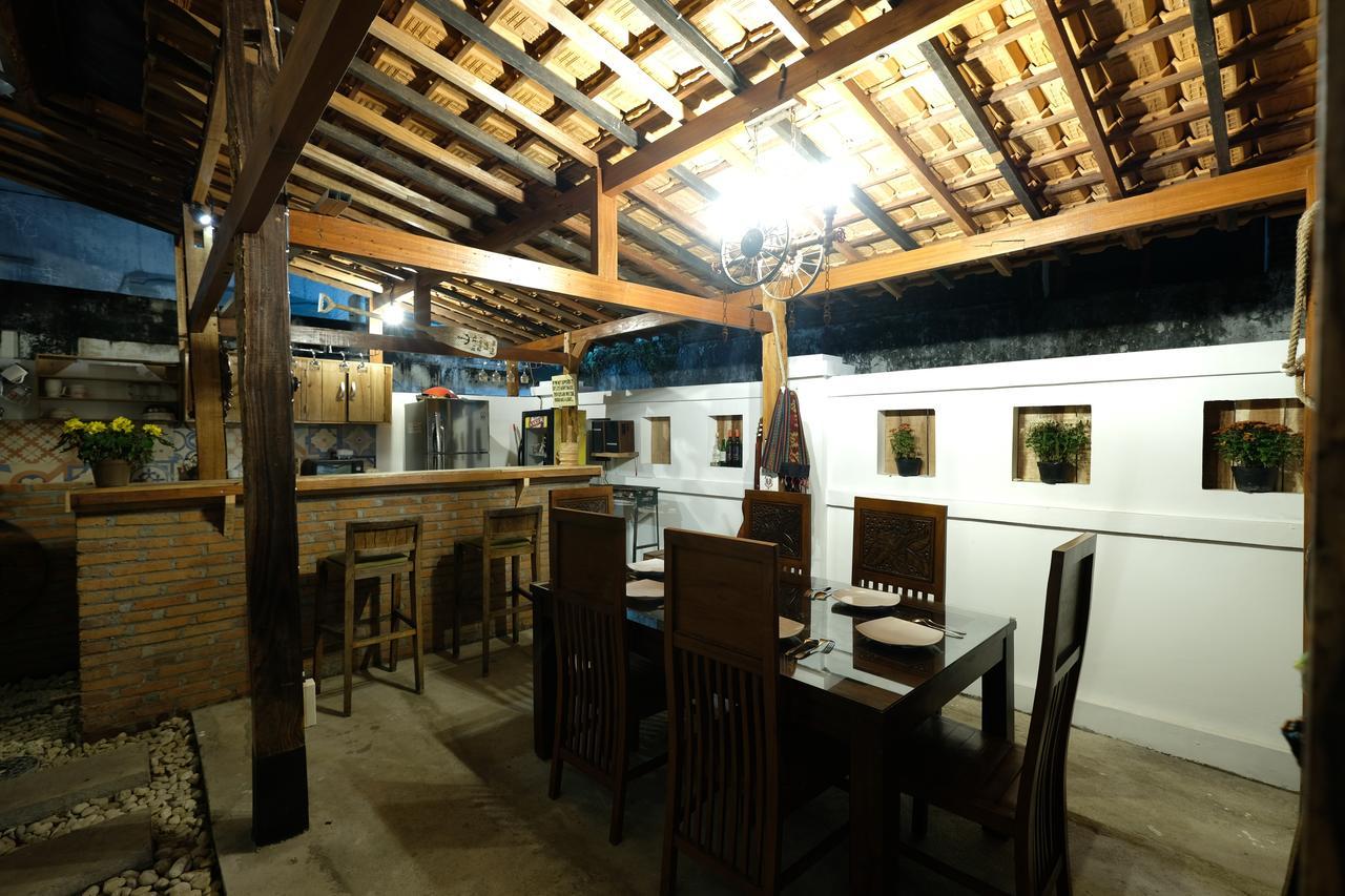 Wood Stone Hostel Yogyakarta Ngoại thất bức ảnh