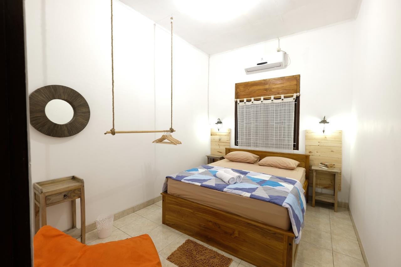 Wood Stone Hostel Yogyakarta Ngoại thất bức ảnh
