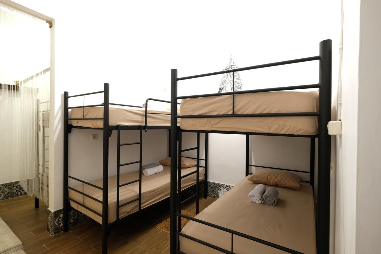 Wood Stone Hostel Yogyakarta Ngoại thất bức ảnh