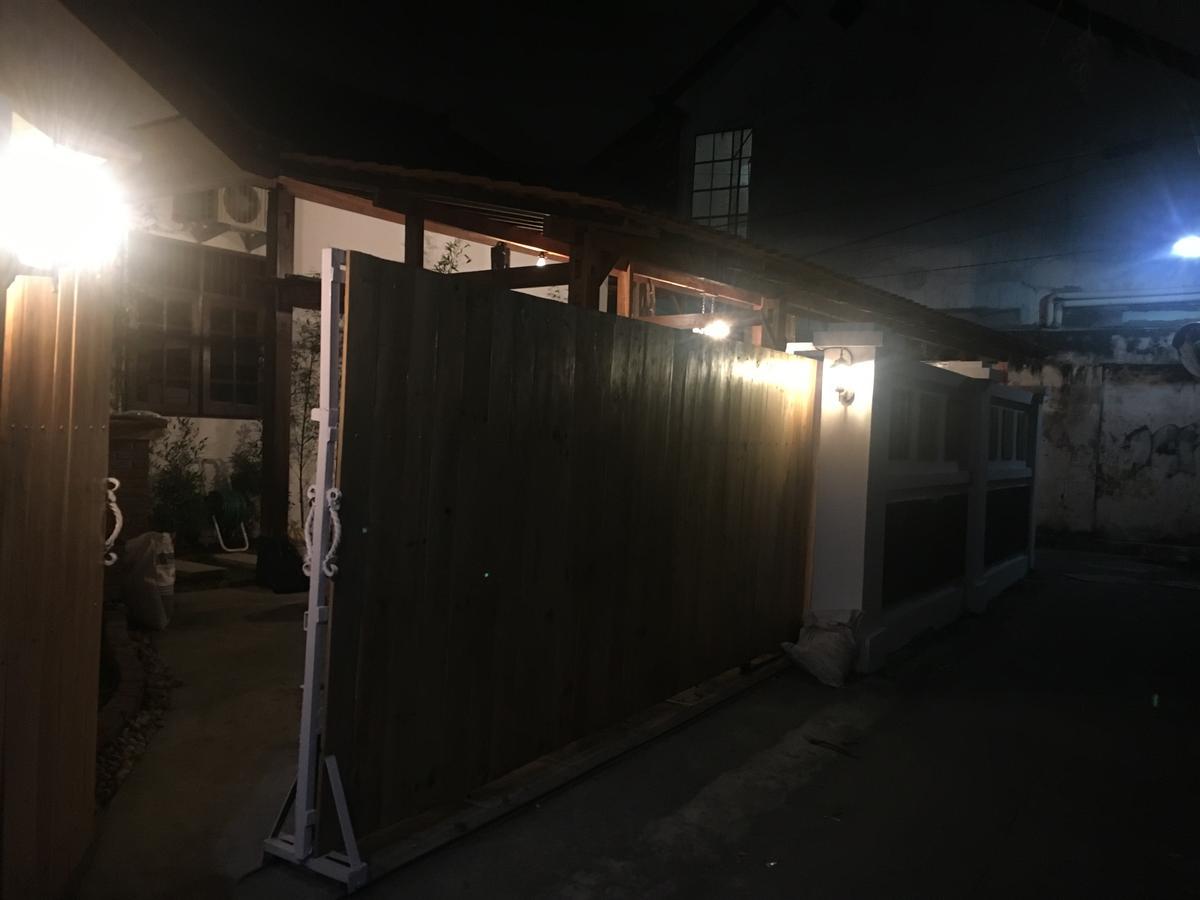 Wood Stone Hostel Yogyakarta Ngoại thất bức ảnh
