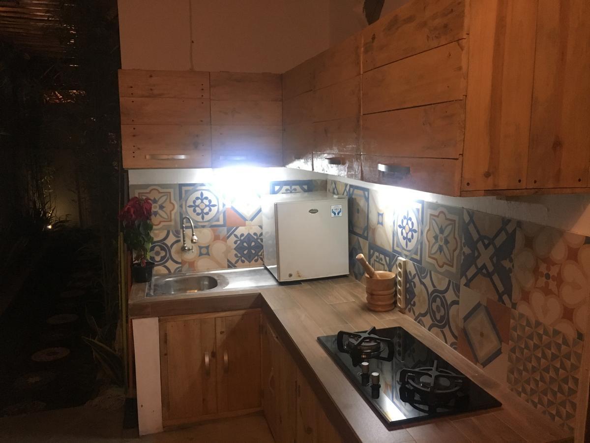 Wood Stone Hostel Yogyakarta Ngoại thất bức ảnh