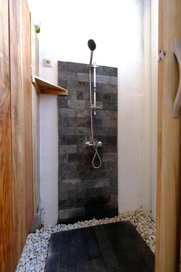 Wood Stone Hostel Yogyakarta Ngoại thất bức ảnh